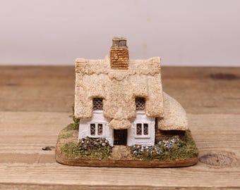 WINTER'S WONDER House Figurine, Lilliput Lane, A Year in an