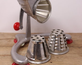 Vintage Saladizer Supreme - Kitchen Chopper / Grater - Gildersleeve Grinder Grater with 3 Attachments and Recipe Booklet