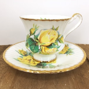 Paragon - Tea Cup & Saucer - Yellow Roses and Buds - E50K