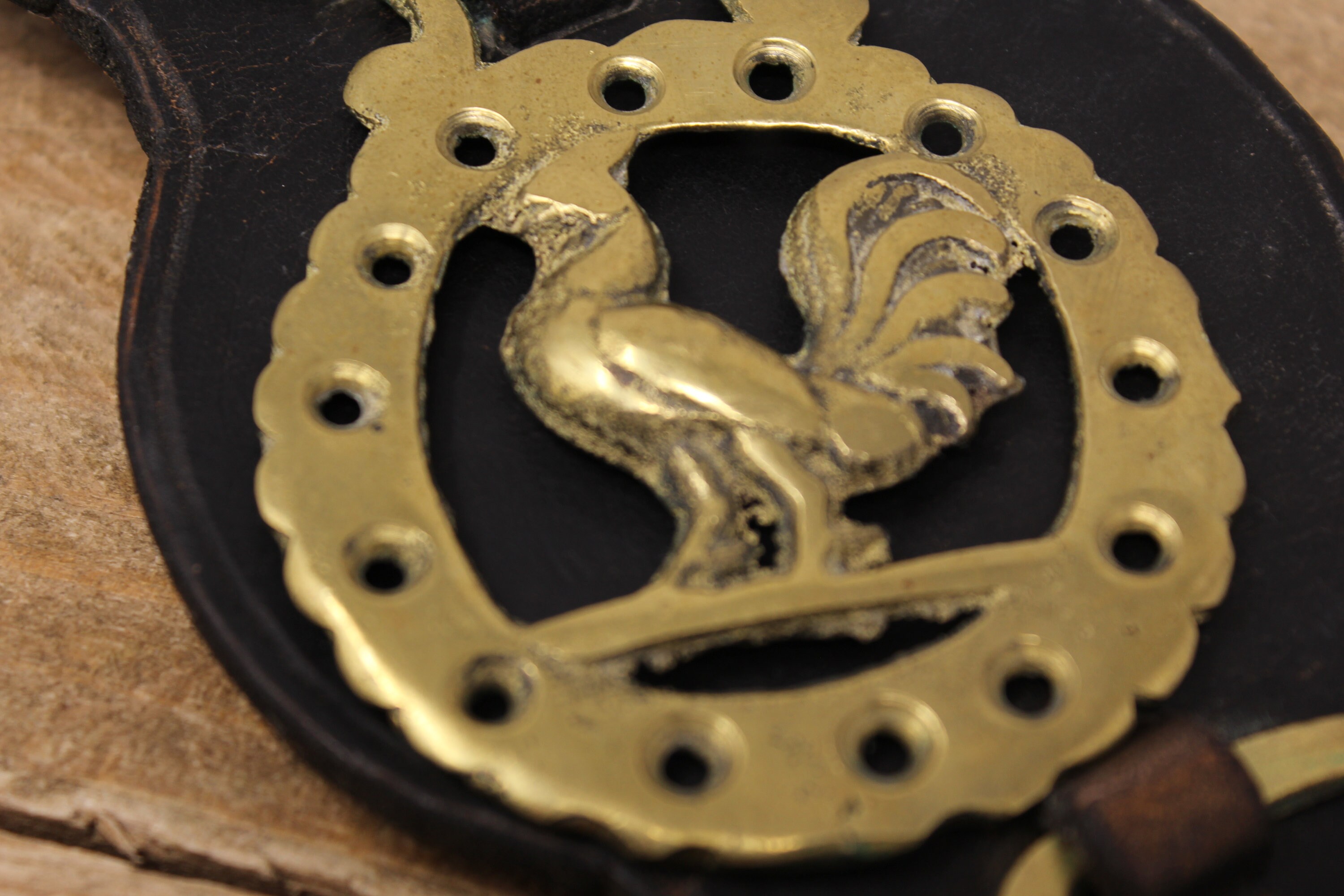 Pendentif médaillon cheval vintage en laiton, bijoux équestres - France
