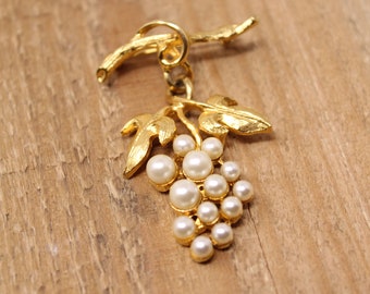 Vintage Gold Tone Faux Pearl Grape Cluster Brooch