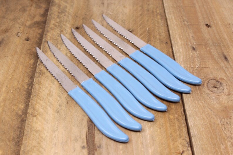 Vintage Accord Sheffield Stainless 7 Serrated Steak Knives Blue Plastic Handles Canada image 1