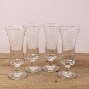 4 Vintage Etched Stemmed Cordial / Aperitif / Glasses