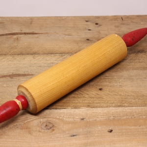 rouleau à pâtisserie en bois vintage avec poignées rouges - 18&quot; de long
