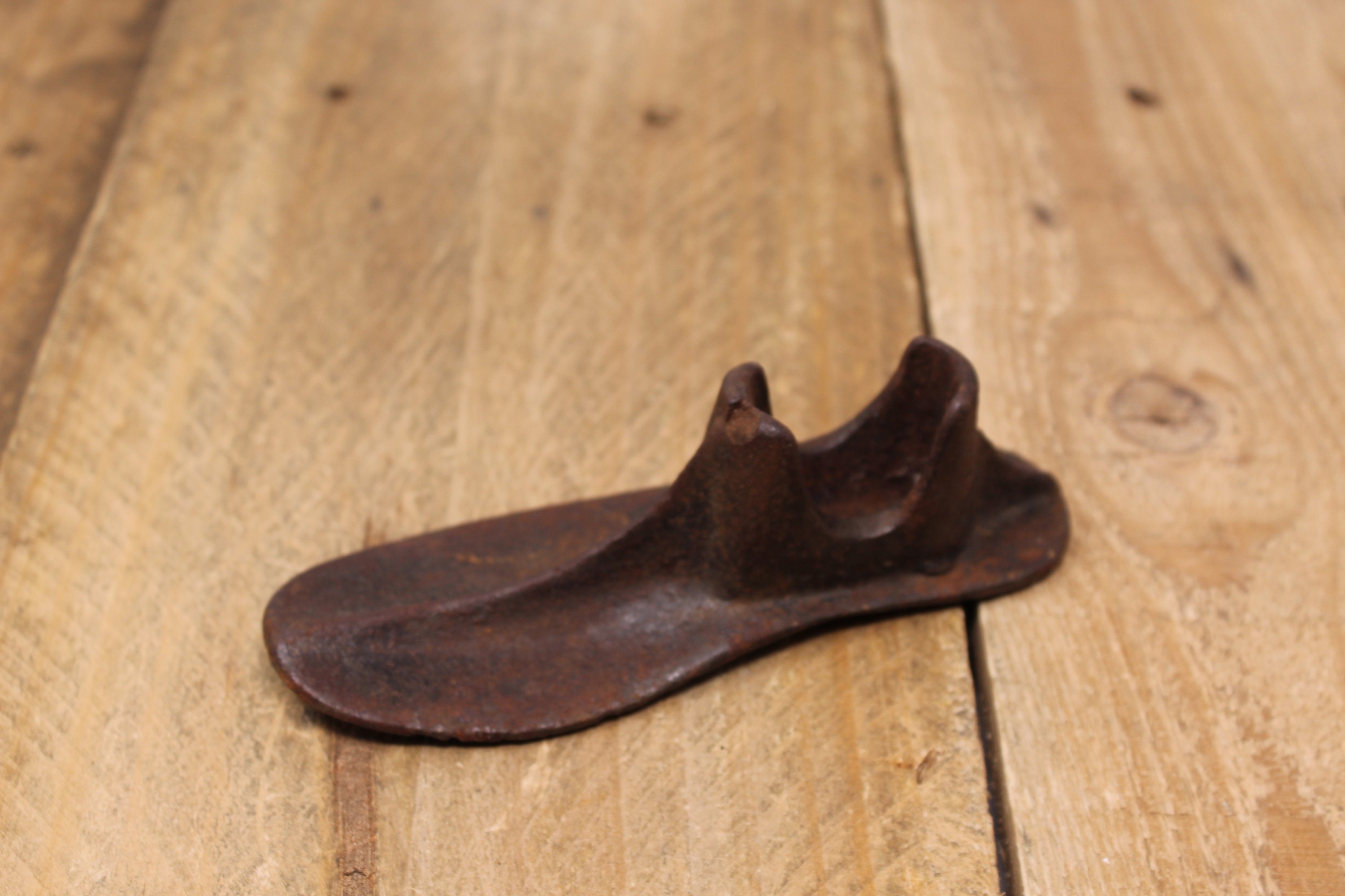 Antique Shoemakers Lasting Jacks Stand Cobbler Tools Leather Shoe Display  Set For Sale at 1stDibs