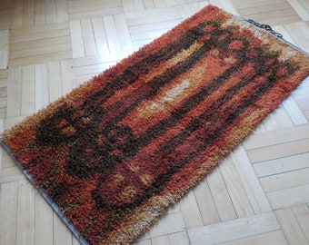 Scandinavian Wool Rya Rug Korn with Bell Pull Hanger by Elin Steffner