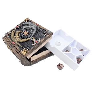 Der verzauberte Wälzer des Bibliothekars - Über 1 Million Anpassungen verfügbar! - Dragon - Würfelbox, Deckhalter, Würfelschale