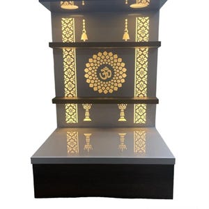 Angepasst Weiß / Braun Holzstempel mit LED Licht Home & Office Mandir | Designer Mandir für Dekor | Poojazimmer Mandir | Spiritueller Schrein