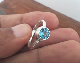 Eleganter und schlichter Blautopas Ring, handgemachter schlichter Ring aus Bali