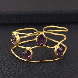 Handgjort armband med ametist i 18 karat guld