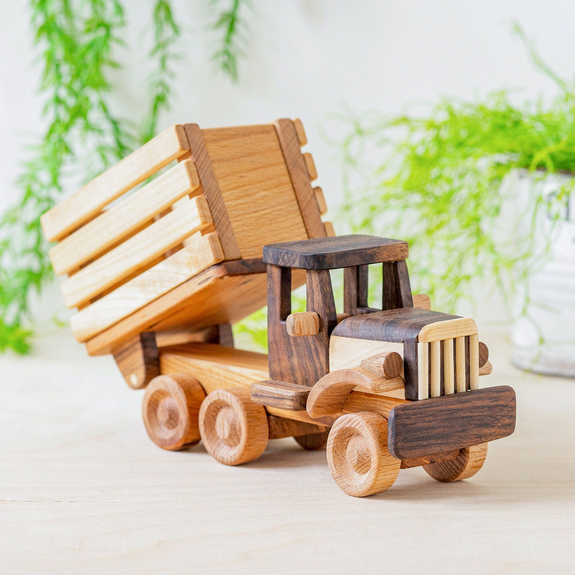 Camiones de online juguetes de madera