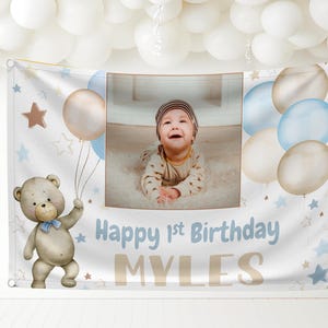 Grande sfondo personalizzato per il primo compleanno, striscione personalizzato per il primo compleanno dei bambini con nome, età, foto, orsetto, bandierina, tessuto, cartello