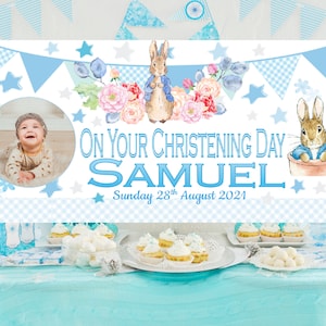 Großes personalisiertes Peter Rabbit Taufe Banner Poster Taufe Partydekoration Name Datum Foto Mädchen Jungen erstes 1st Rosa Blau