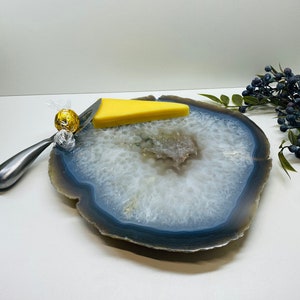 Large thick Polished natural Agate slice - cheese board, serving platter or display piece