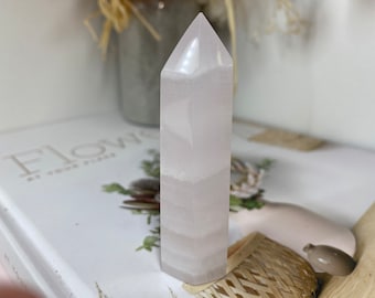 Mangano Calcite Tower Obelisk