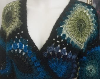 Cárdigan cuadrado de abuela de ganchillo: S/M/L, suéter con lazo delantero, hecho a mano, colorido Y2K, suéter de patchwork de kimono de festival