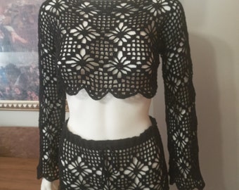 Completo top corto e pantaloncini floreali all'uncinetto fatto a mano: completo estivo da spiaggia Y2K con due pezzi, camicetta vintage a maniche lunghe e motivo floreale