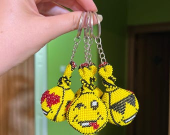 Llavero de emoji con cuentas de crochet: dije para bolso hecho a mano