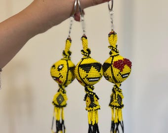 Llavero de emoji con cuentas hecho a mano: colgante de crochet para bolso