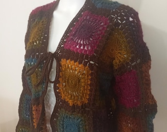 Cárdigan cuadrado de abuela de ganchillo: S/M/L, suéter con lazo delantero, hecho a mano, colorido Y2K, suéter de patchwork de kimono de festival