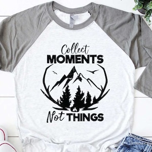 Colete momentos, não coisas svg. Viagens e acampamento svg. Viagem divertida. Presente de viajante. imprimir decalque de ferro em arquivo cortado silhueta cricut studio