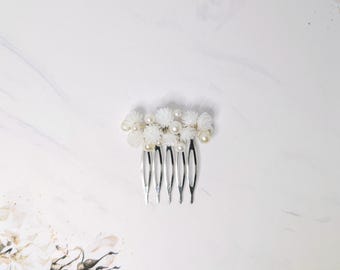 Mini peineta de flores de perla, tocado de novia de aliento de bebé, delicado accesorio de boda, peineta floral
