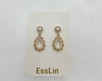 Elegant Gold Teardrop Dangle Earring, Minimalistic yet Sophisticated Round Pearl Gold Earrings. Pushback Gold Pearl Earring