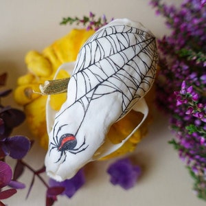 Hand painted skull of marten.
