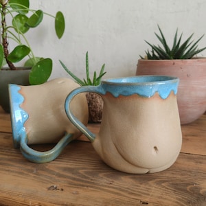 PRE-ORDER Handgemachter Keramikbecher, Steinzeugbecher, Lustiger Fat Mug, Butt Mug, Bauchbecher, Einzigartiges Geburtstagsgeschenk für Mama