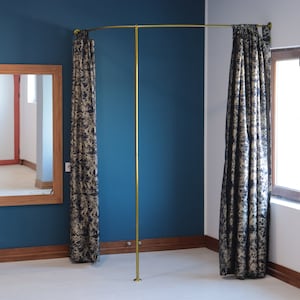 Corner Standing Oval Fitting and Dressing Room for Wall Montage with 1 Straight Floor Support- 210 cm(83&quot;) High