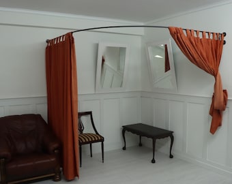 Corner Standing Oval Fitting and Dressing Room for Wall Mounting with Italian Style Curved Wall Supports