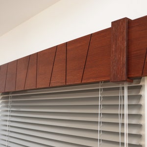 Raamafsluiting, kroonlijst, profielkast - gefineerde MDF EIKEN Mod. 102, wandmontage en vele kleurenafwerkingen