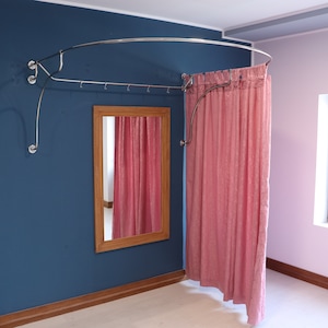 Probador y vestidor en forma de U para montaje en pared con soportes de pared curvos estilo italiano