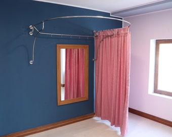 U-Shaped Fitting and Dressing Room for Wall Montage with Italian Style Curved Wall Supports