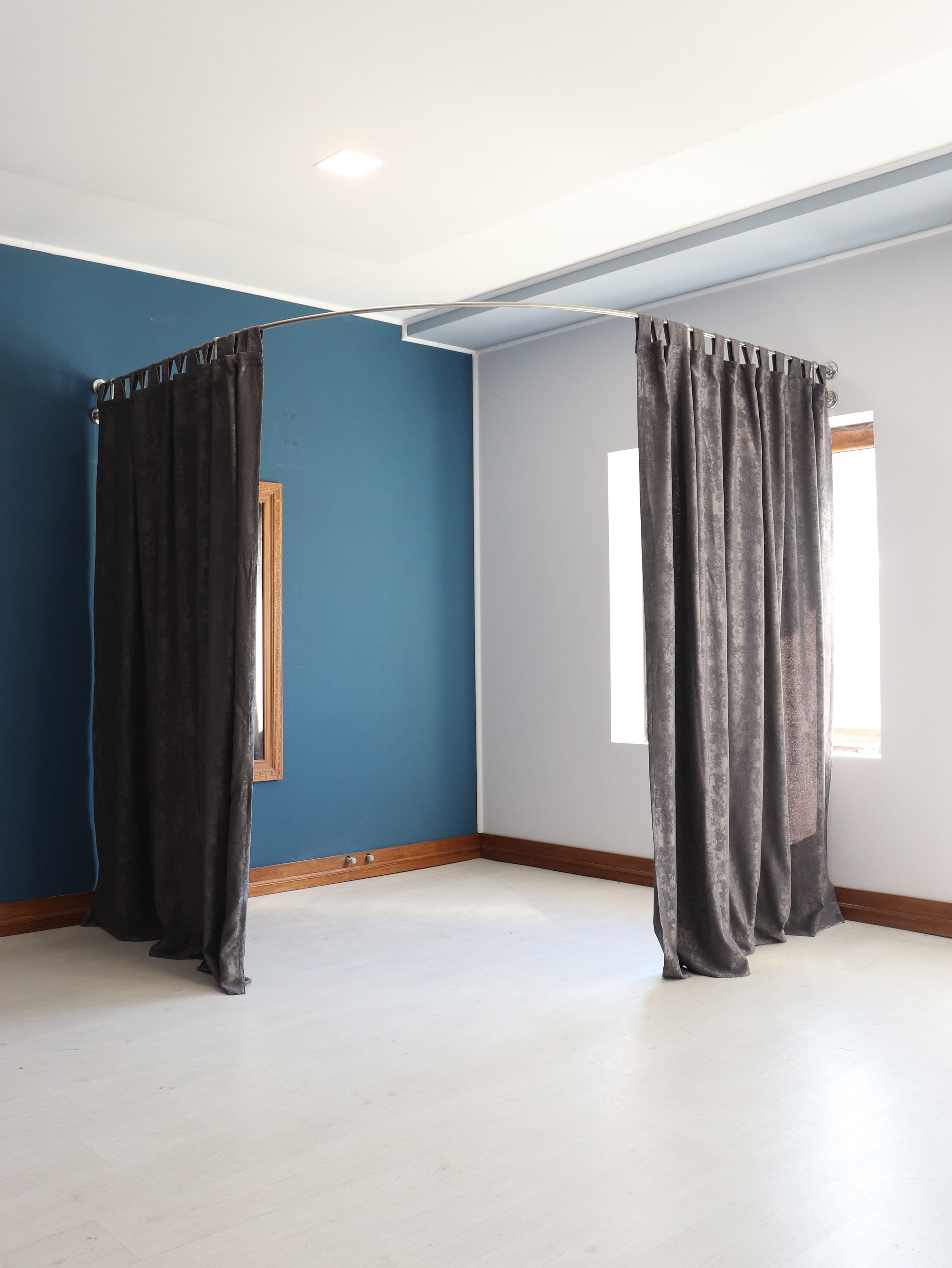 Corner Standing Oval Fitting and Dressing Room for Wall Montage with 2 Straight Floor Support- 210 cm(83") High