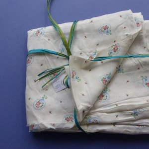 Vintage fabric coupon. Floral pattern. 3m x 0.8m.