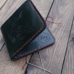 Cartera plegable Rustic Elegance: Cartera de cuero genuino Crazy Horse, billetera plegable para hombre hecha a mano en verde desgastado, diseño delgado, regalo para papá