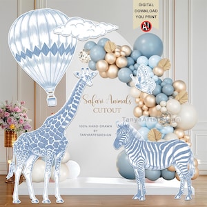 Peut inclure: Impression numérique avec des découpes d'animaux de safari bleus et blancs, dont une girafe et un zèbre. Le texte indique "Safari Animals CUTOUT" et "100% HAND-DRAWN BY TANYAARTSDESIGN". Un ballon à air chaud et une arche de ballons sont également présents.