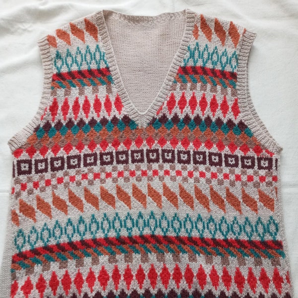 Vintage tank top hand knit 1940s style Fairisle v neck patterned vest sleeveless sweater home front WW2 style jumper