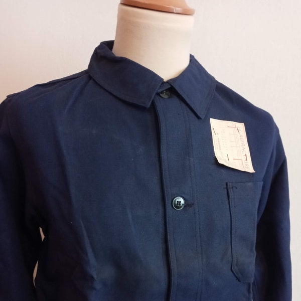 vintage des années 60 des années 60, veste de travail française NOS Le Refractaire, coton bleu indigo, bleu de travail, travail avec étiquette, cadavres de 44 po.