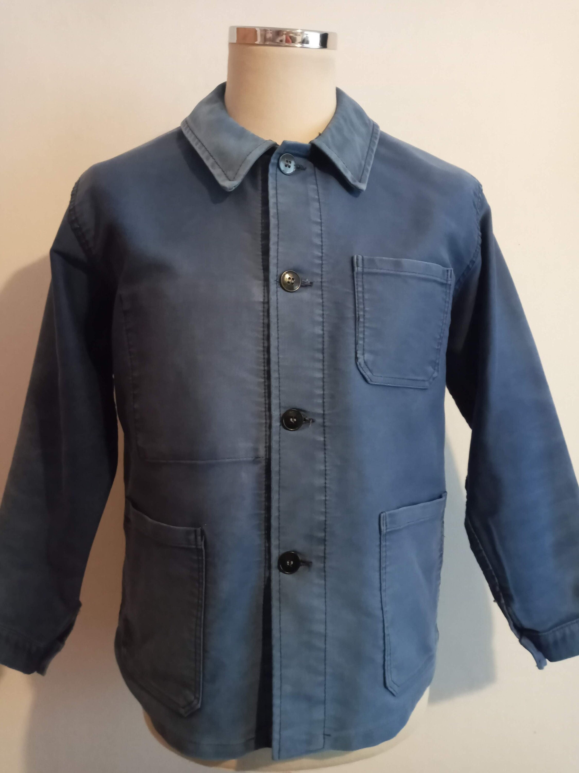Vintage 1960s 1970s French moleskin chore jacket Le Mousquetaire workwear faded indigo blue cotton work worker 44