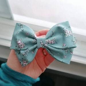 Haarschleife, Blumenschleife, Türkise Haarschleife mit Clip