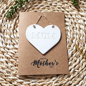 Muttertagskarte mit Andenken, Einzigartiges Muttertagsgeschenk, Handgemachte Karte für Mama mit Herzzeichen, Muttertagskarte mit Einem Geschenk