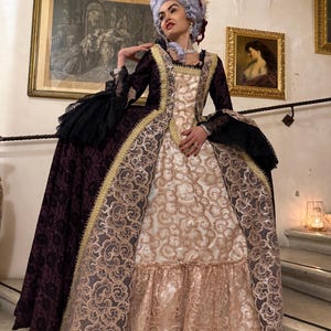 Historical dress from the 1700s, robe à la française