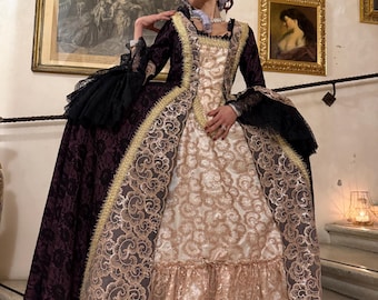 Historical dress from the 1700s, robe à la française