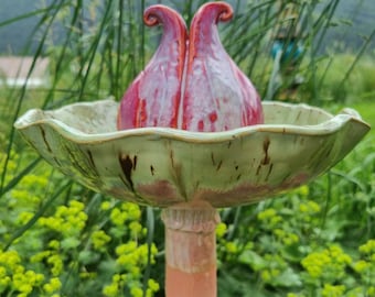 Fuente solar de cerámica, hecha a mano, bebedero para pájaros, elemento decorativo de agua, estaca de jardín, hecha a mano, pieza única