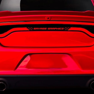 Naklejka na tylne światło Honeycomb Racetrack z wyciętym wzorem i niestandardowym tekstem pasuje do Dodge Charger SXT RT GT SRT Scatpack z lat 2016–2023