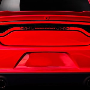 Pęknięta naklejka na tylne światło Racetrack z wyciętym napisem, pasuje do Dodge Charger SXT RT GT SRT Scatpack z lat 2016–2023