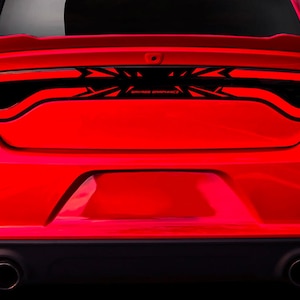 Nowoczesna naklejka na tylne światło wyścigowe Spikes Racetrack z wyciętym napisem, pasuje do modeli Dodge Charger SXT RT GT SRT Scatpack z lat 2016–2023