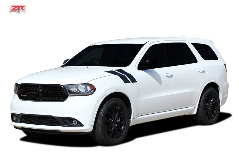 Peut inclure: SUV Dodge Durango blanc avec des roues noires et des bandes d'accentuation noires sur le c&ocirc;t&eacute;.